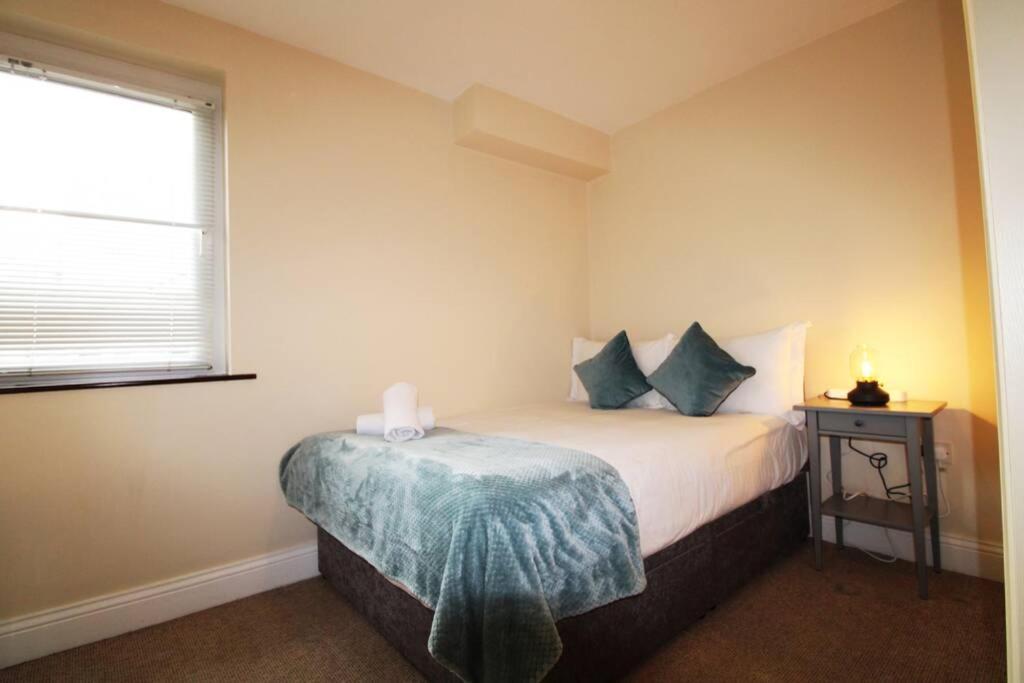 Large 3 Bed, Galway City Centre 아파트 외부 사진