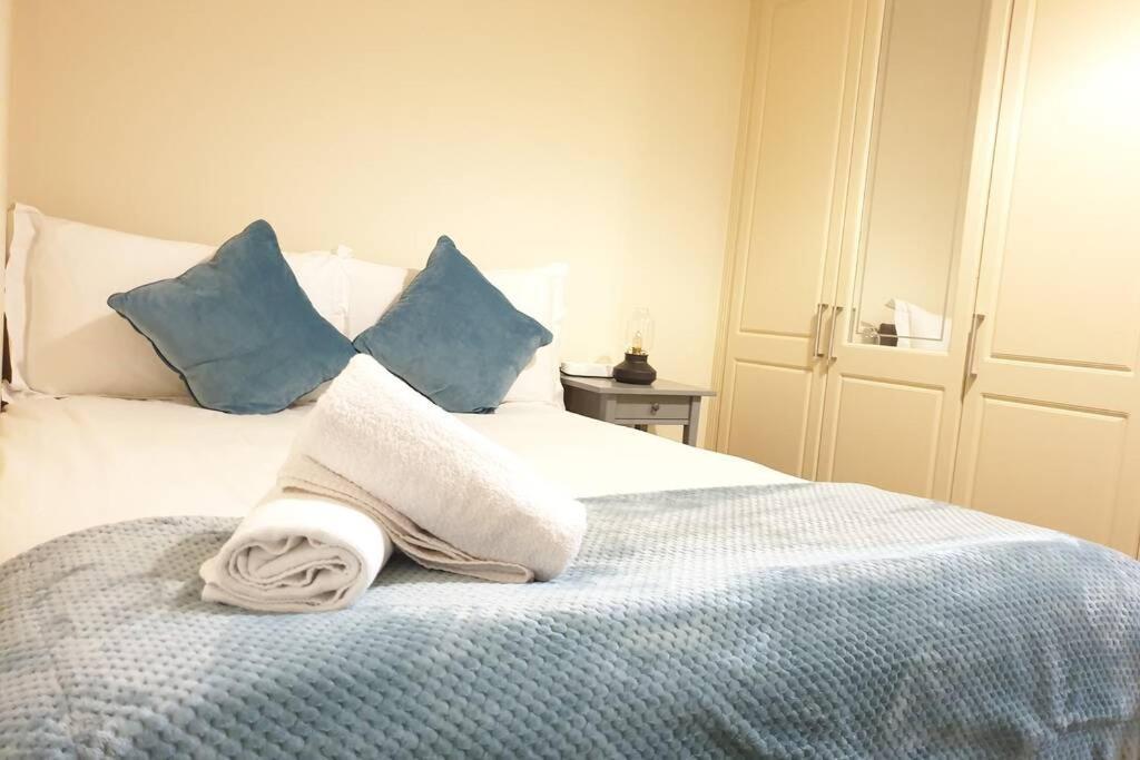 Large 3 Bed, Galway City Centre 아파트 외부 사진