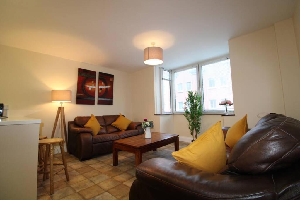 Large 3 Bed, Galway City Centre 아파트 외부 사진